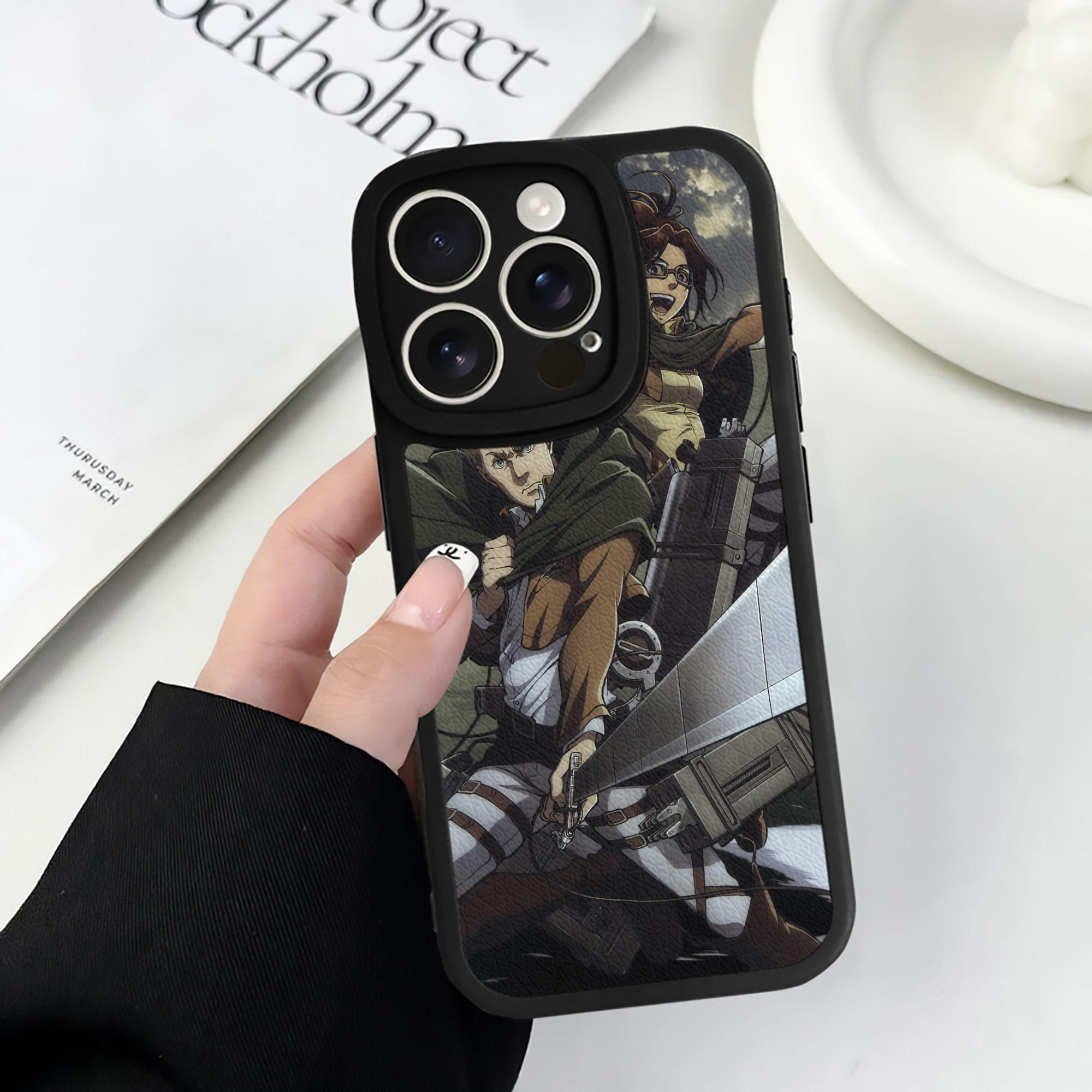 （画像用） 進撃の巨人 Attack on Titan 【iPhone 16シリーズ対応】シリコンスマホケース（レザー調） 材質：シリコン